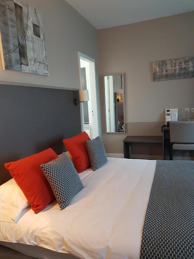 Hotel Henri IV Coutras エクステリア 写真