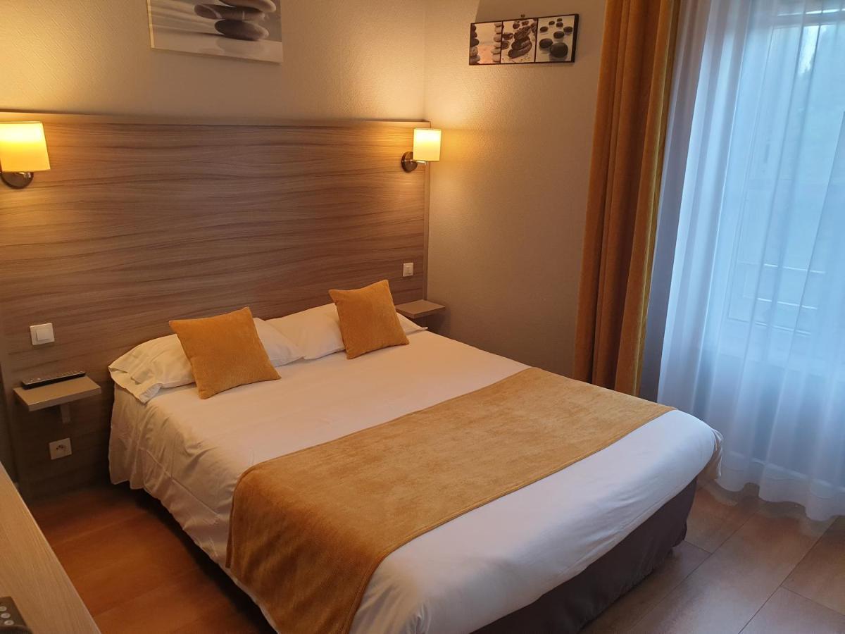 Hotel Henri IV Coutras エクステリア 写真