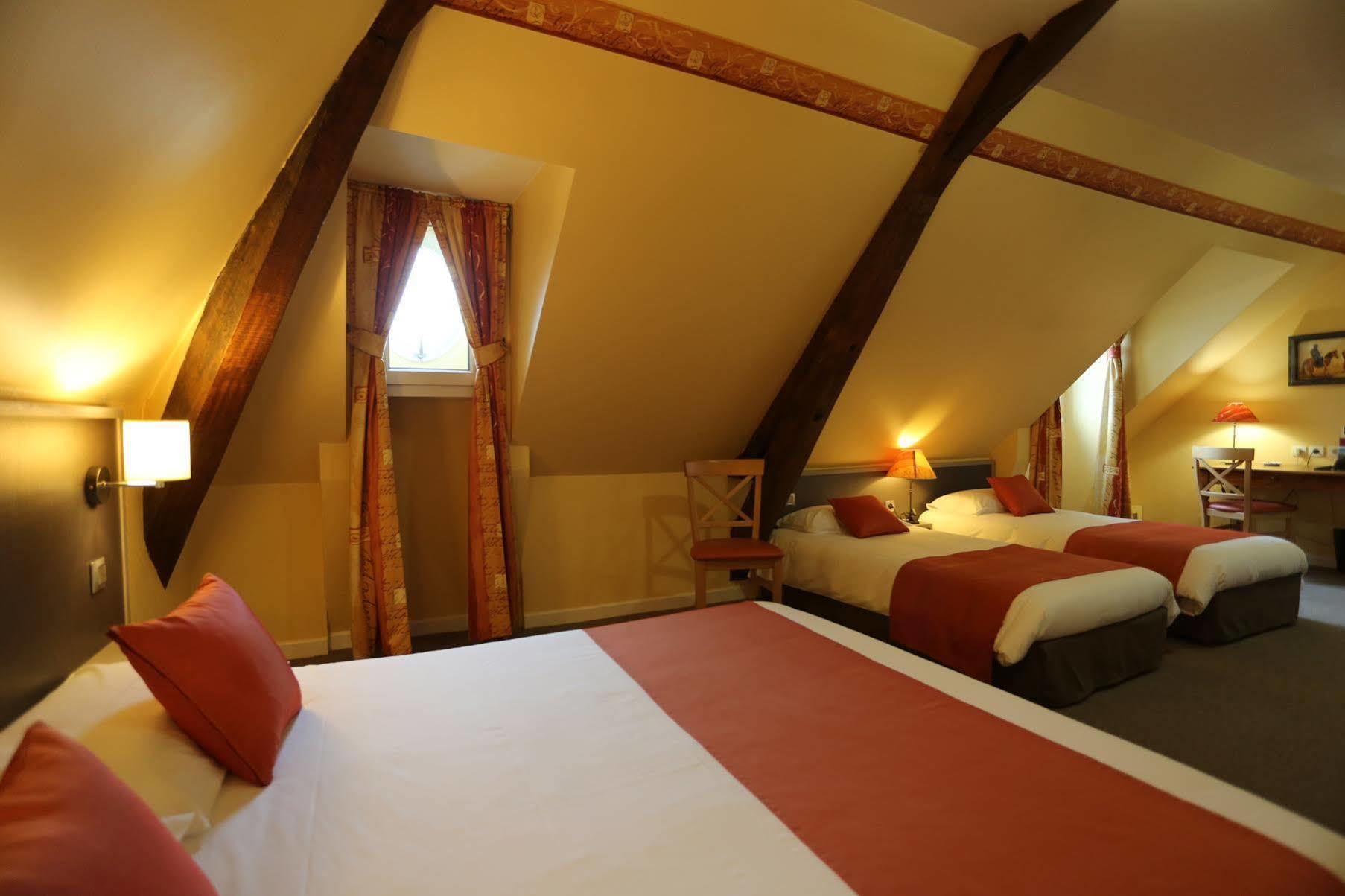 Hotel Henri IV Coutras エクステリア 写真