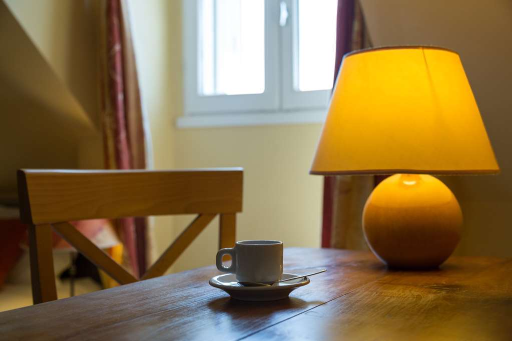 Hotel Henri IV Coutras 部屋 写真