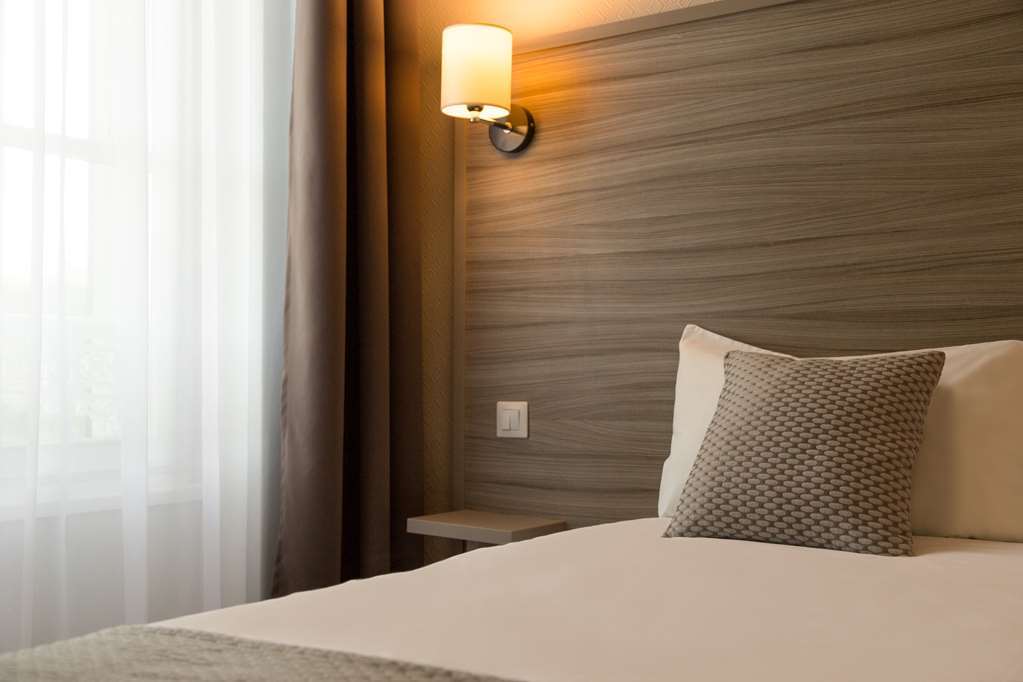 Hotel Henri IV Coutras 部屋 写真