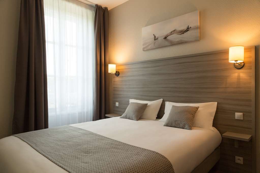 Hotel Henri IV Coutras 部屋 写真