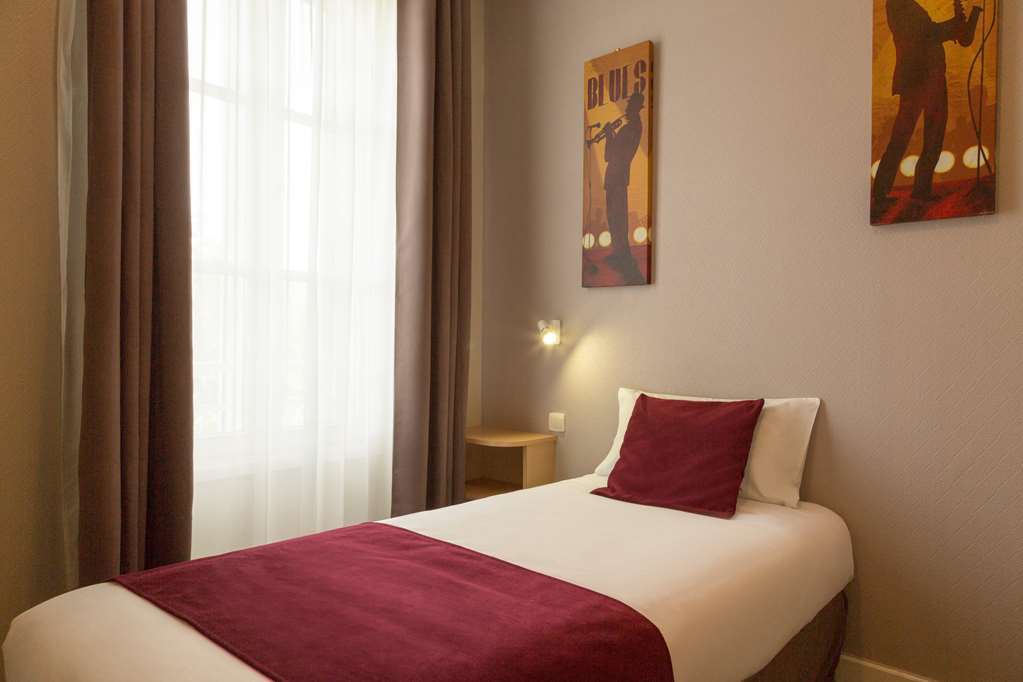 Hotel Henri IV Coutras 部屋 写真