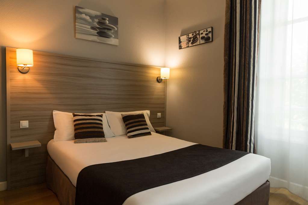 Hotel Henri IV Coutras 部屋 写真